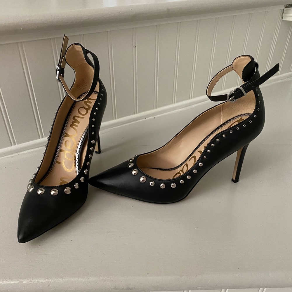 Women’s Sam Edelman black pumps